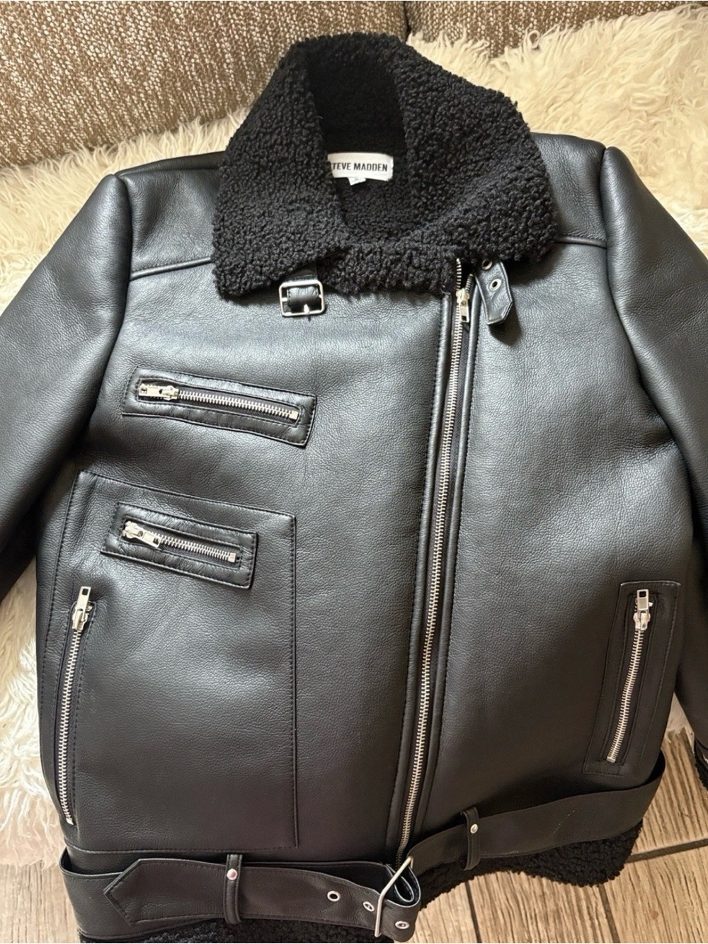 Steve Madden Black Faux Leather small
Never worn fashionable warm